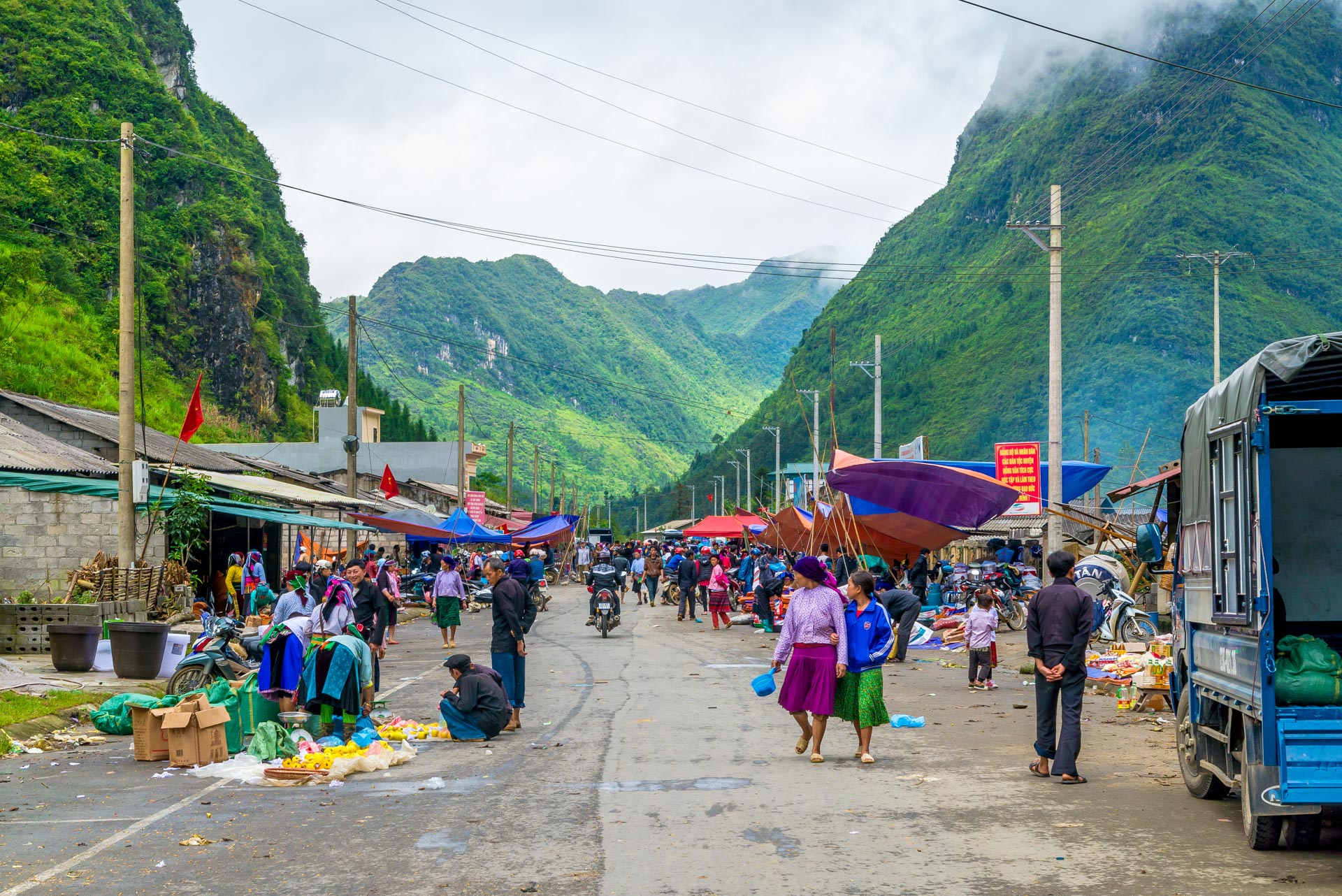 /fm/Files//Pictures/Ido Uploads/Asia/Vietnam/Ha Giang/Ha Giang - Local Street Market Mountain Hmong Village - NS - SS.jpg